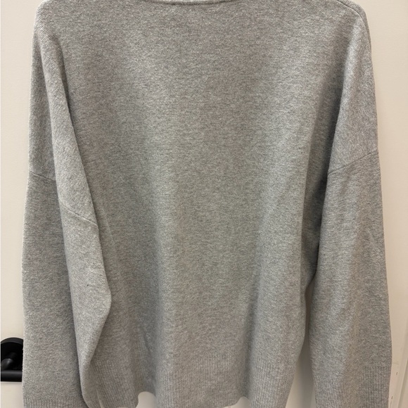 Abercrombie & Fitch Light Gray Women's Crew Neck Sweater - Picture 2 of 3
